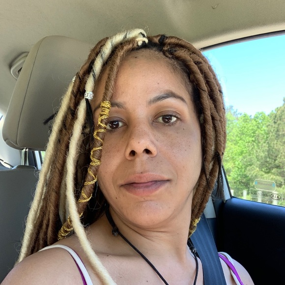 Meet your Posher, Riyah - Picture 3 of 5